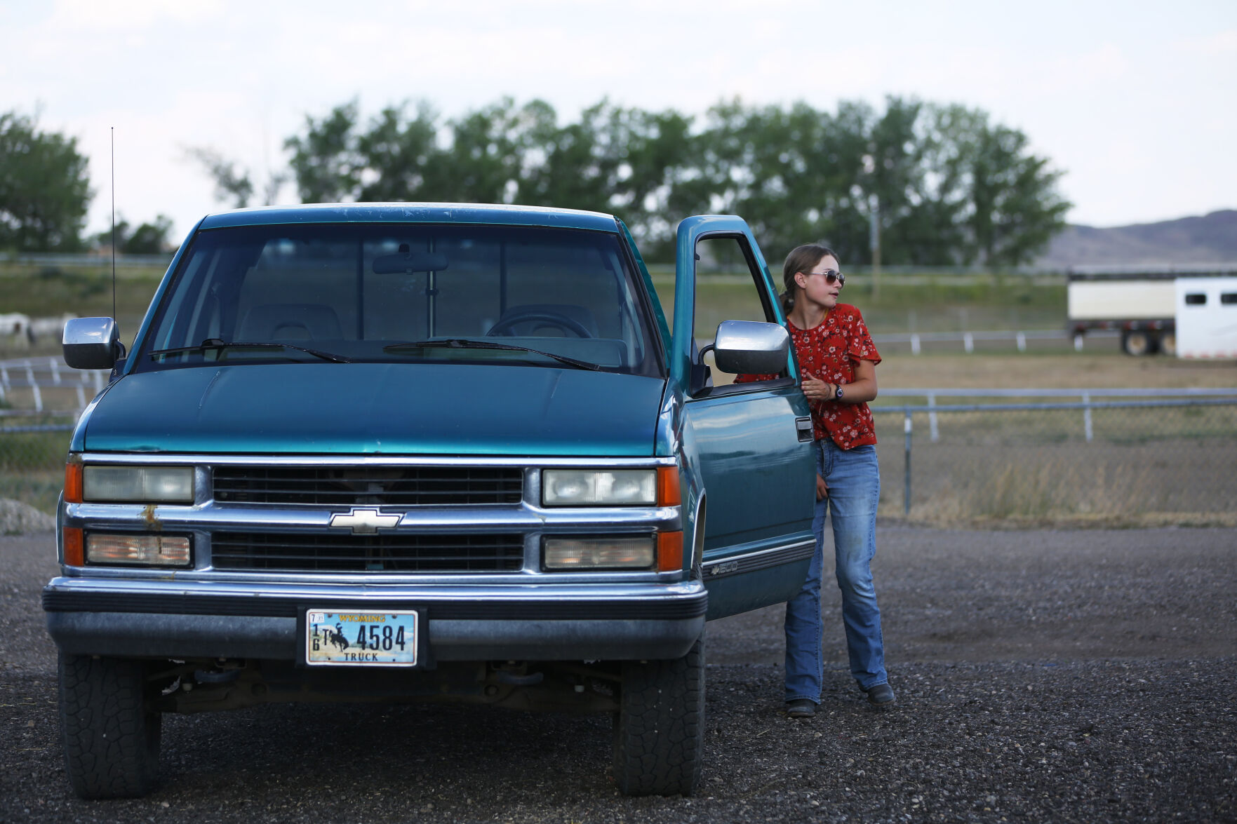 Elsa leaves her truck to get dinner